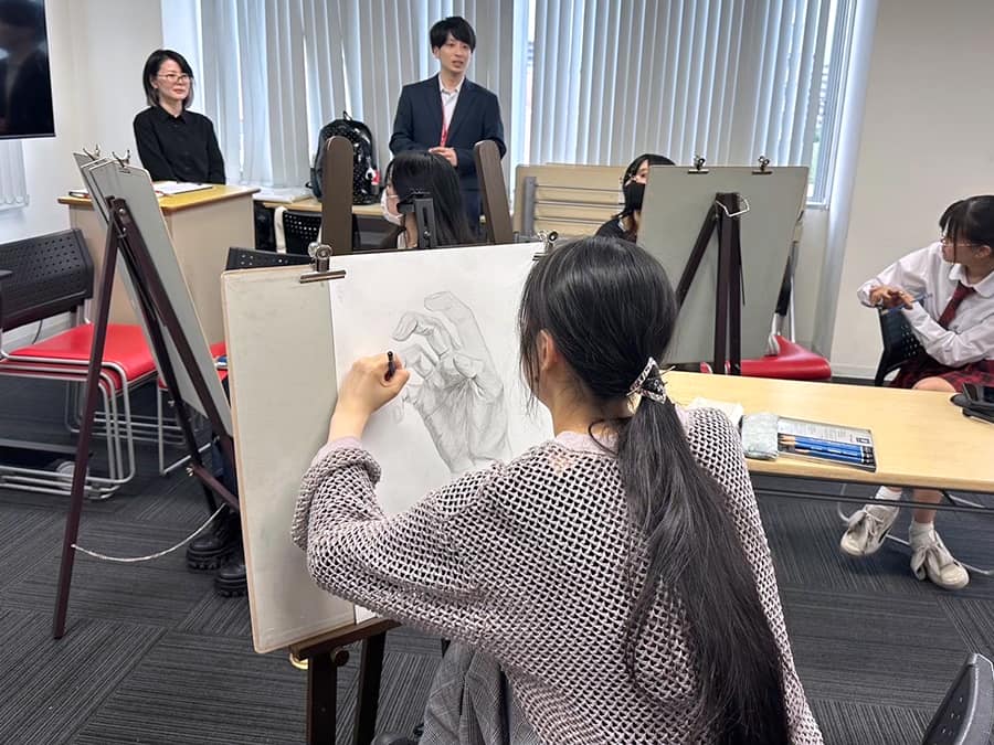 デッサンの授業中